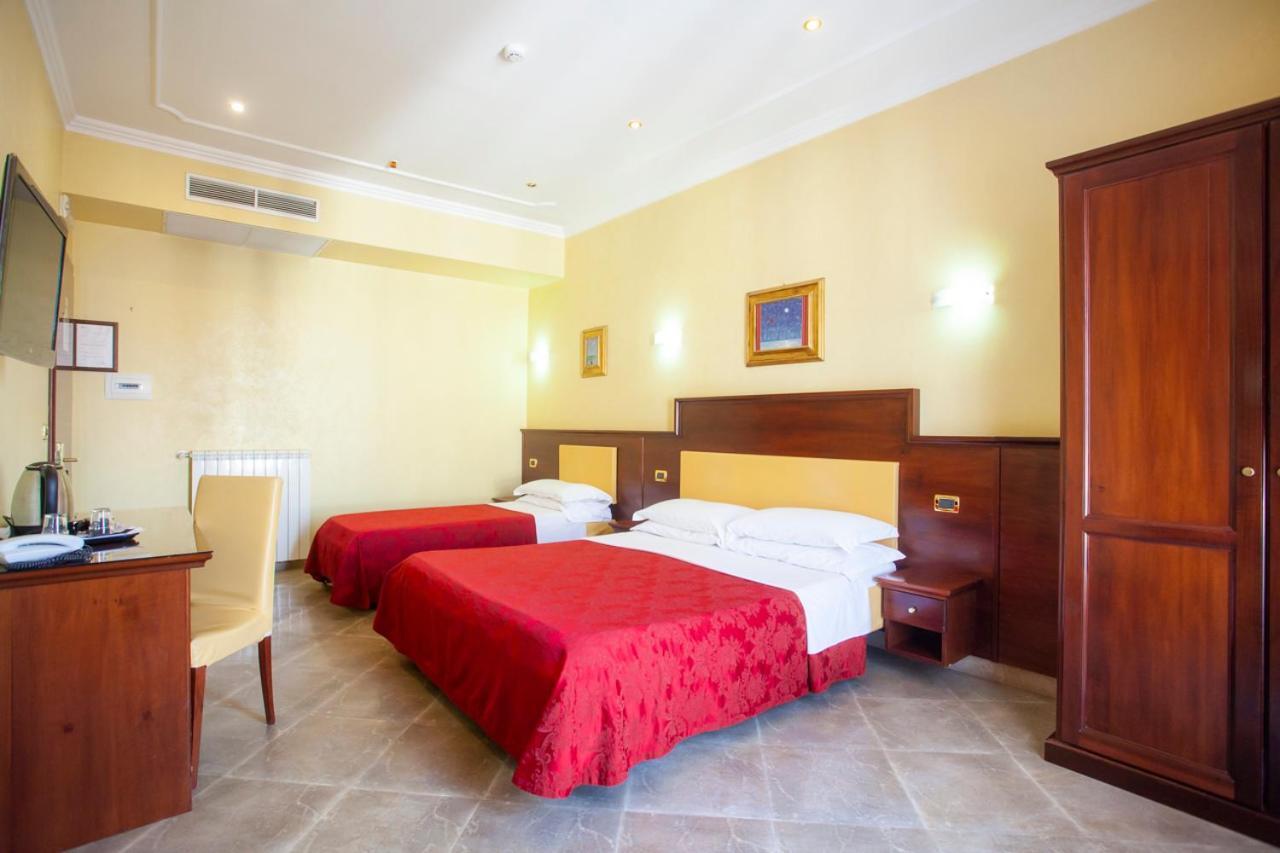 Hotell Esposizione 3*